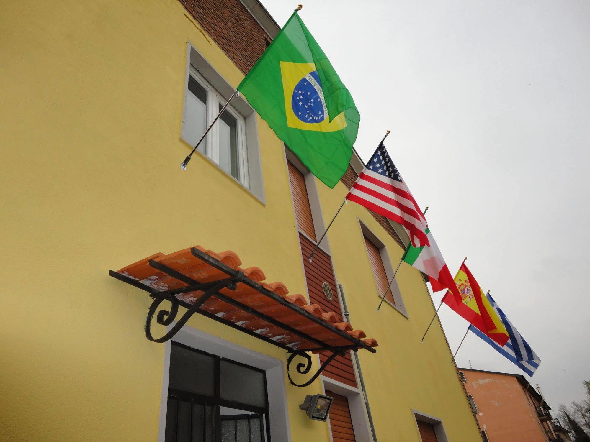 Pavia Ostello Eksteriør billede